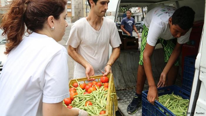 Para combater a fome no Brasil, grupo recolhe comida que iria para o lixo e alimenta mais de 1,6 milhão de brasileiros