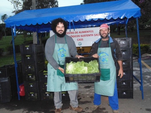 Produtores do Chaparral em dia de entrega das cestas agroecológicas. Foto: Divulgação