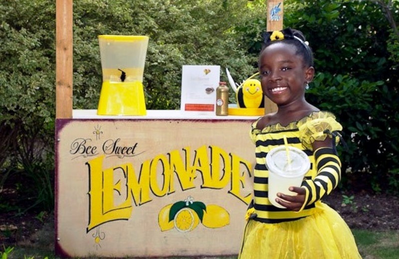 A menina de 11 anos que criou uma limonada para salvar abelhas